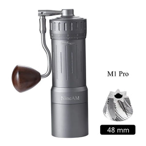 Manuelle Kaffeemühle NineAM M1/Pro (2024) – 48 mm Edelstahl-Kegelmahlwerk, Aluminium- und Walnussholzgehäuse